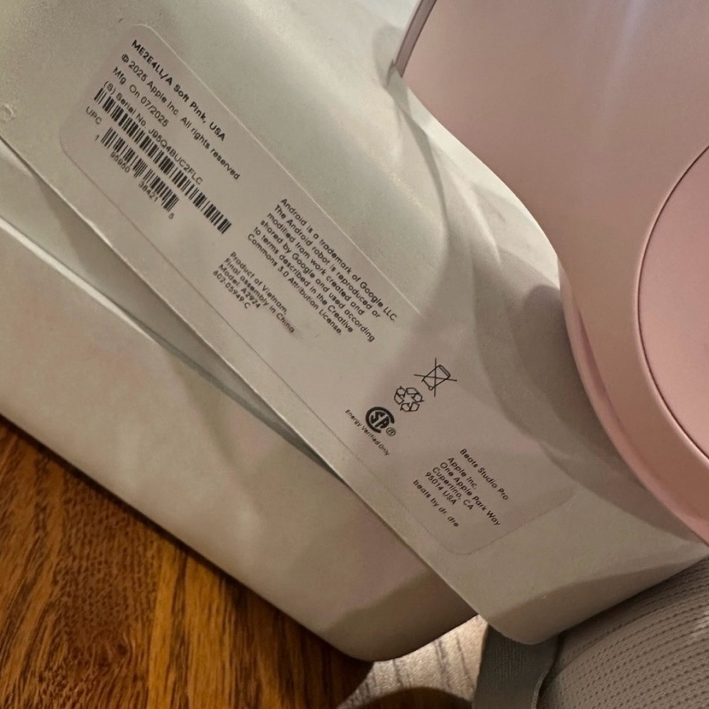 Beats by Dre
Beats Studio Pro
Bluetooth Wireless
Headphones - Matte Pink - Picture 4 of 13